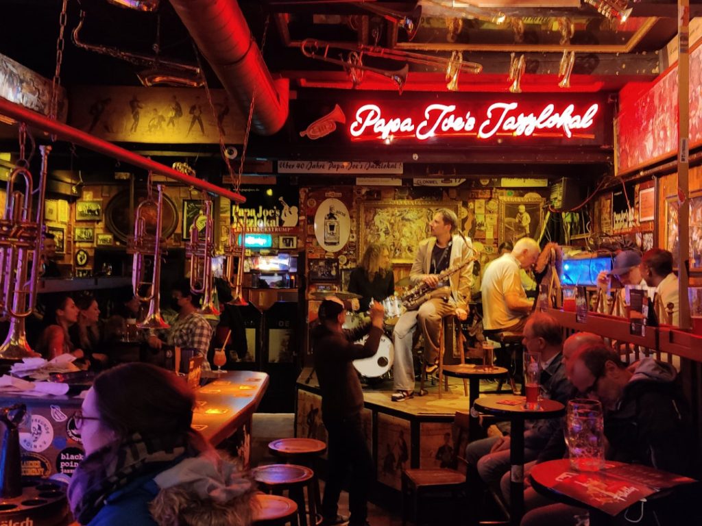 Papa Joe's Jazzlokal Em Streckstrump